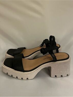 Lucky Brand Black Strappy Platform Sandals with Cream Lug Sole